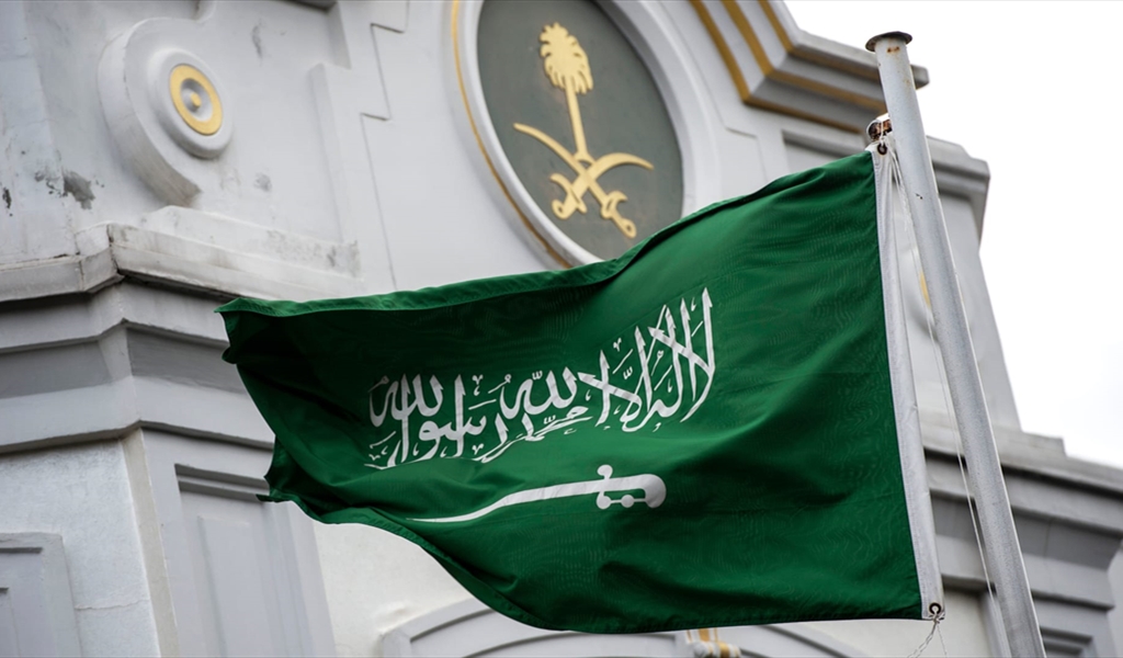 السعودية ترفض استهداف سيادة لبنان وجيشه