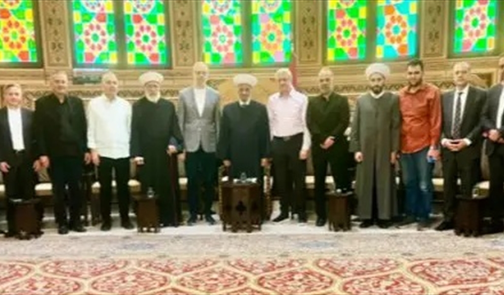 المفتي دريان متوسطاً الوفد