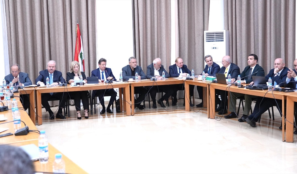 النائب كنعان مترئساً الجلسة بحضور الوزراء والنواب  ( محمود يوسف)