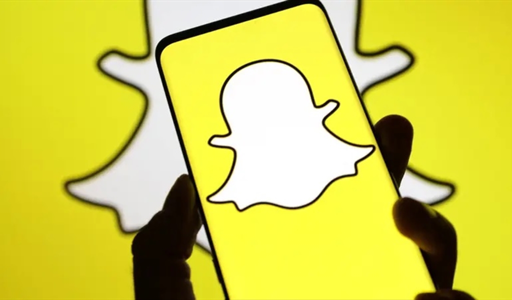«سناب شات» يفرض قيوداً جديدة على المستخدمين دون 16 عاماً
