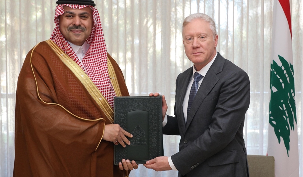استقبل وزير الخارجية يوسف رجي سفير المملكة العربية السعودية الجديد فهد بن عبد الرحمن الدوسري الذي سلّمه نسخة عن أوراق اعتماده وكان اللقاء مناسبة لاستعراض عمق العلاقات الثنائية بين البلدين وآفاقها والتأكيد على متانتها وأعرب رجي عن أمله بأن يوفَّق السفير