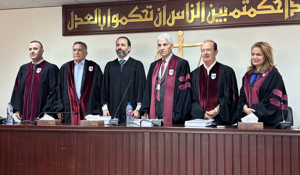 القاضي صعب مع لجنة المناقشة