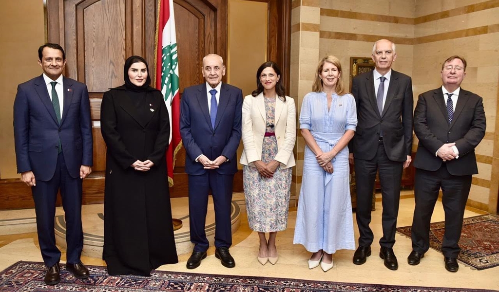 الرئيس بري متوسطاً الوفد الوزاري الفرنسي والقطري والبريطاني