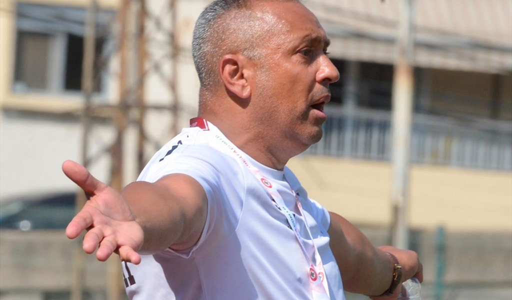 المدرب جيمس حميد يستقيل من الراسينغ ومتمسك باستعادة كل مستحقاته..