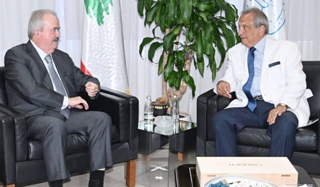 الوزير جابر مستقبلاً حبيب