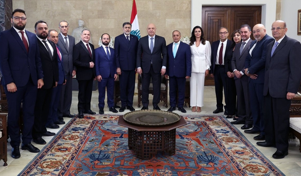 الرئيس عون يتوسط وفد رابطة الروم الكاثوليك
