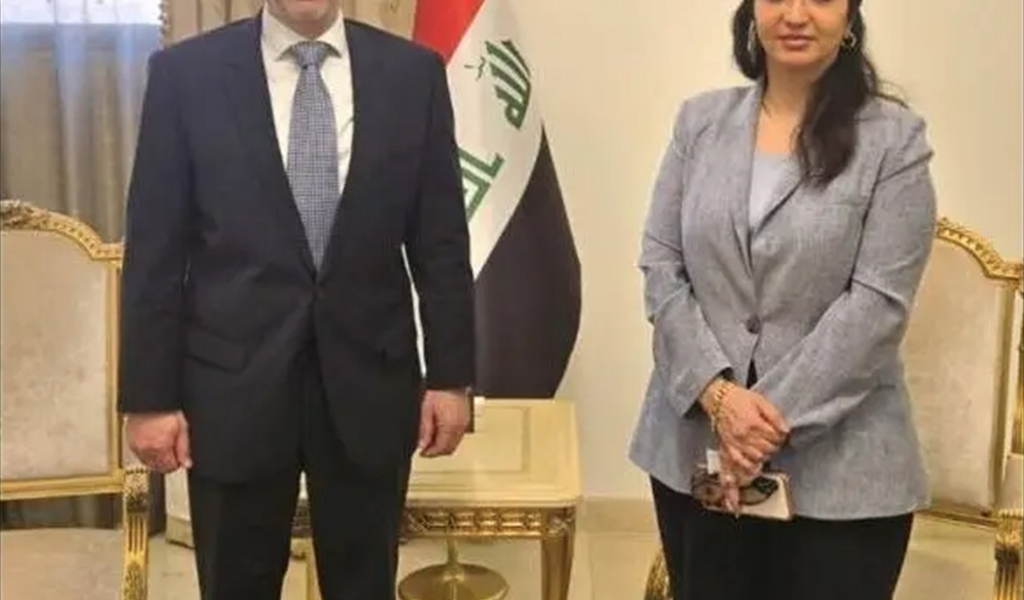 الدكتور منيمنة والقام بالأعمال في السفارة العراقية ندى مجول