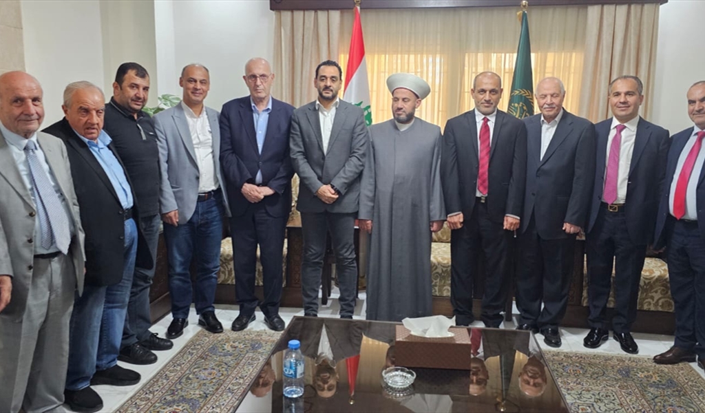 المفتي الغزاوي وأبو حيدر يتوسطان النائب ياسين والنائب السابق عراجي ومشاركون في اللقاء