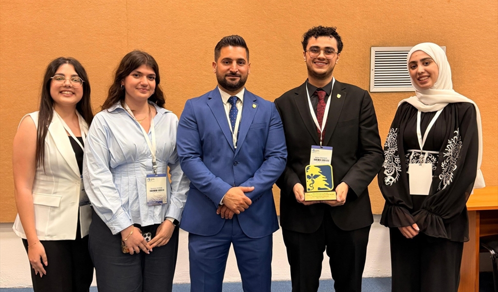 فريق الجامعة الذي حل بالمرتبة الثانية