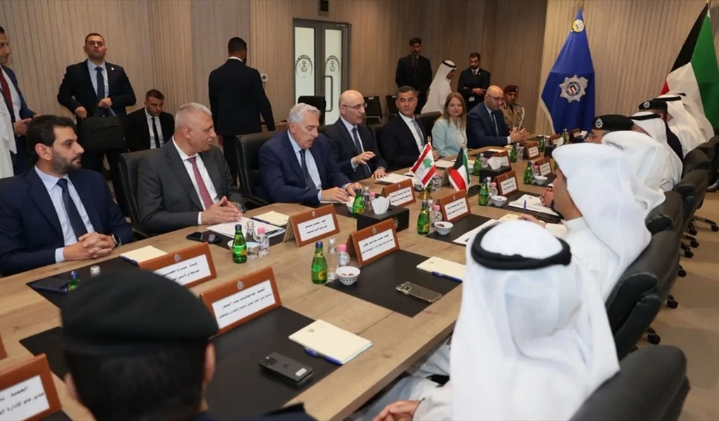 الوزير الحجار يطِّلع على منظومة العمل في الادارة العام للجنسية