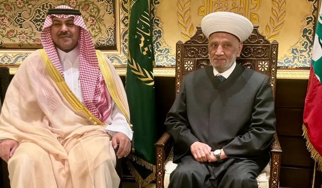 المفتي دريان والسفير الدوسري خلال اللقاء