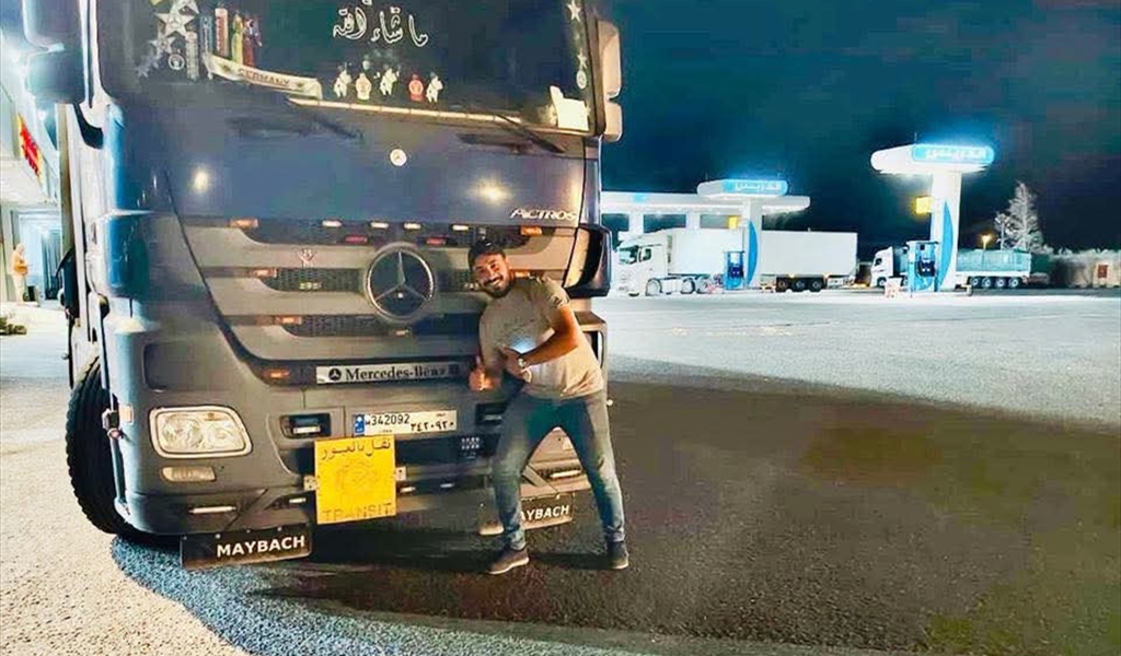 شاحنة لبنانية محملة بالمنتجات الوطنية في طريقها إلى الخليج