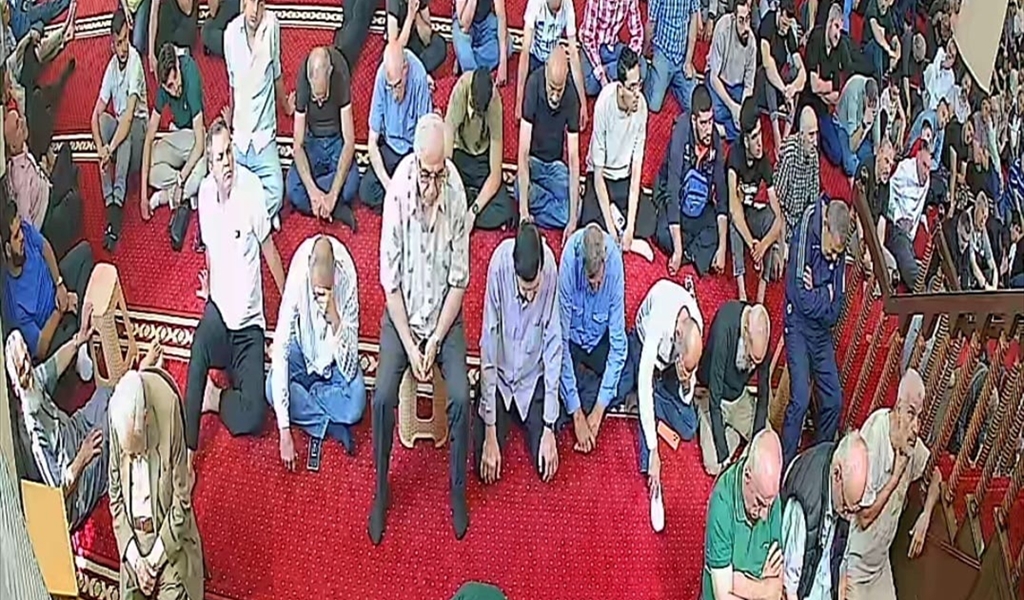 عيد الأضحى في مسجد التوجيه الإسلامي الكبير بطرابلس: الشيخ فايز سيف يؤكد أهمية التربية القرآنية وترسيخ قيم الطاعة والرحمة