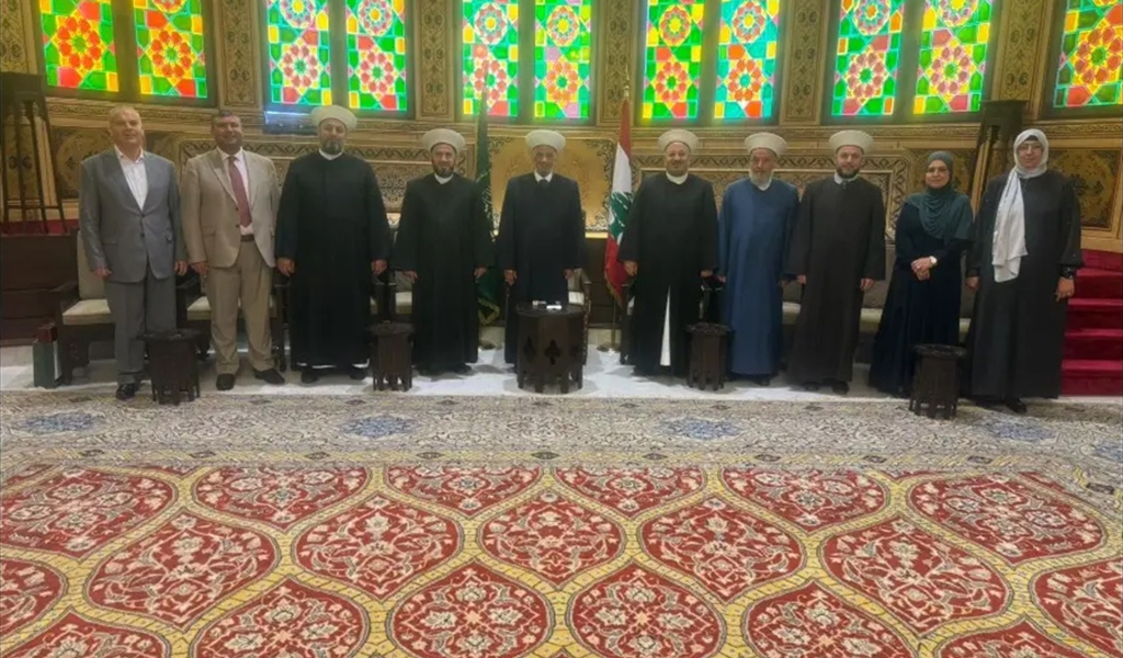 المفتي دريان مستقبلاً المفتي الغزاوي والوفد المرافق