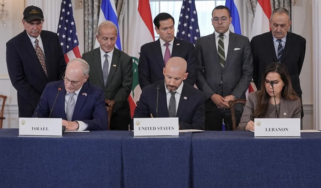 خلال التوقيع على «اتفاق الإطار» بين لبنان واسرائيل» برعاية أميركية، وحضور وزير الخارجية الأميركية روبيو والسفيرين كرم وعيسى