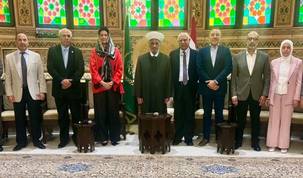 المفتي دريان مستقبلاً وفد المقاصد