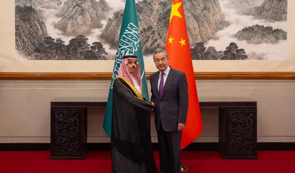 بن فرحان ونظيره الصيني في بكين