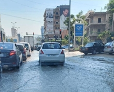 الناس عطشى والمياه تغمر الطرقات