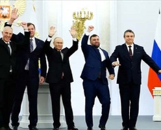 بوتين مع قادة الأقاليم الأوكرانية التي انضمت إلى روسيا