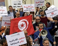 تظاهرة من أجل دعم حرية الصحافة في العاصمة التونسية، الخميس 5 مايو الحالي (أ ف ب)