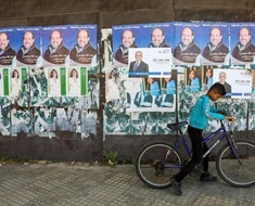 الواقع أن الانتخابات الحالية في لبنان هي معركة في حرب متعددة الجبهات (رويترز)