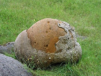 بالفيديو: ظاهرة غريبة في رومانيا... "الحجارة الحية" تتنفس وتنمو وتتحرك!