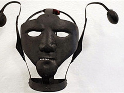 هكذا كان عقاب الزوجة الثرثارة في العصور الوسطى