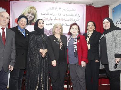 هيفاء جارودي تتوسط من اليمين منى عيتاني، شيرين مكتبي، مقبولة قيس،  ومن اليسار المستشارة الإعلامية في سفارة اليمن مها البُريهي وأميرة جارودي