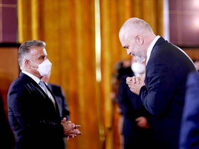 رئيس وزراء ألبانيا إيدي راما خصّ اللواء إبراهيم بأرفع وسام ألباني