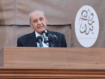 الرئيس بري يتحدث امام المشاركين في احياء الذكرى