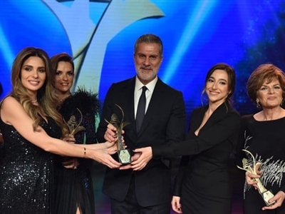 الوزير نصار مع سنتيا حبيش وبعض المكرمين