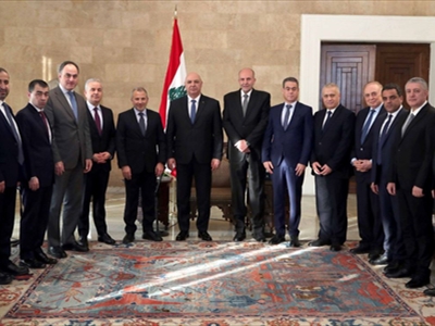 الرئيس عون يتوسط نواب لبنان القوي