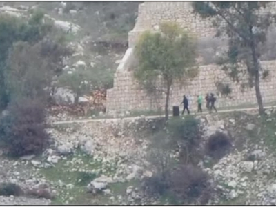 خلال أسر شابين في حولا