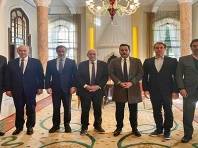 الموفد الرئاسي الفرنسي متوسطاً نواب المعارضة