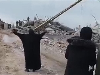 جنوبية شجاعة تواجه جنود الإحتلال وحيدة (سامر وهبي)