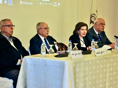 المتحدثون في الندوة (طلال سلمان)