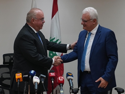 الحاج خلال تسلمه مهام وزارة الاتصالات من القرم