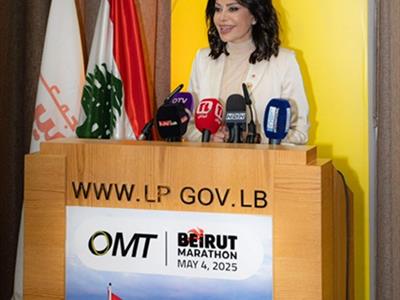 مي الخليل تلقي كلمتها