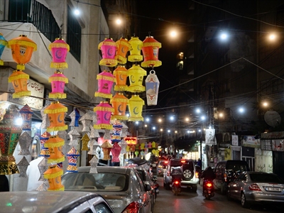 لأنها مدينة النور والايمان.. بيروت تكتسي الزينة الرمضانية