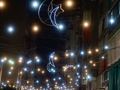 لأنها مدينة النور والايمان.. بيروت تكتسي الزينة الرمضانية