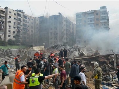 القصف المدمِّر على المبنى  المستهدف في الجاموس (طلال سلمان)