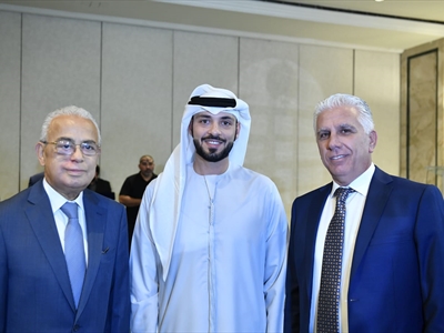 الحامض وقع كتابه عن اللامركزية الإدارية والتنمية المستدامة