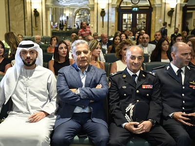 الحامض وقع كتابه عن اللامركزية الإدارية والتنمية المستدامة