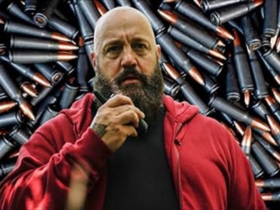 كيفن جيمس رجل بوليس