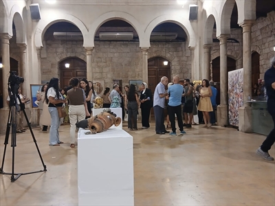 لغة بصرية نقدية تنطبق ببلاغة الخزف عن مفارقات الإنسان في أعمال  الفنان ناصر الحلبي