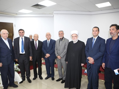 د. عبد السلام ود.الشيخ عساف يتوسطان النواب الصايغ والصادق ود. حوري والمهندس عساف ود. الجناني  ورئيس تحرير «اللواء» الزميل صلاح سلام