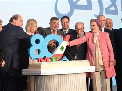  الرئيس سلام  ومحمد الحوت والسيدات عون وبري وسلام خلال قطع قالب الثمانين عاماً