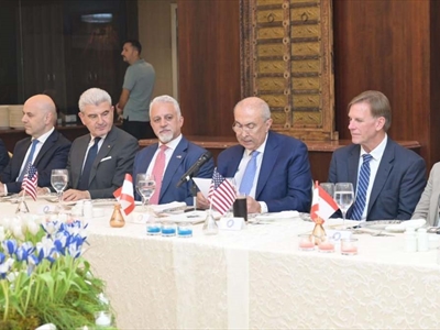 النائب مخزومي خلال إقامته العشاء التكريمي على شرف الوفد