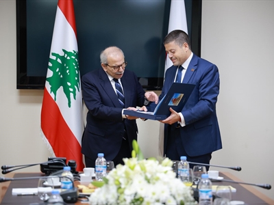 .. ويتسلّم من النفي نسخة من الفرمان العثماني