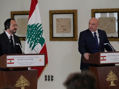 الرئيسان عون وخريستو دوليدس خلال المؤتمر الصحفي بعد توقيع اتفاقية ترسيم الحدود البحرية بين البلدين (محمود يوسف)